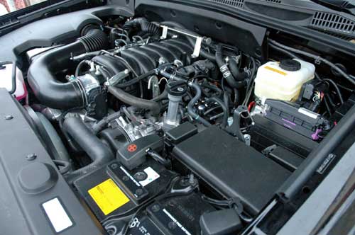 Фотография подкапотного пространства Lexus GX 470