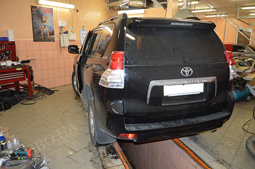 Toyota Land Cruiser Prado 2.4 с установленным ГБО.