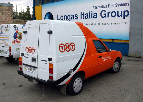 Таврия пикап компании ТНТ с газовым оборудованием Longas. Вид сзади