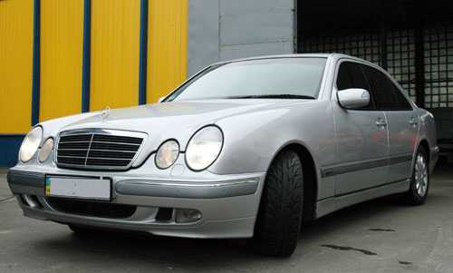 Mercedes E320 із встановленим ГБО Prins