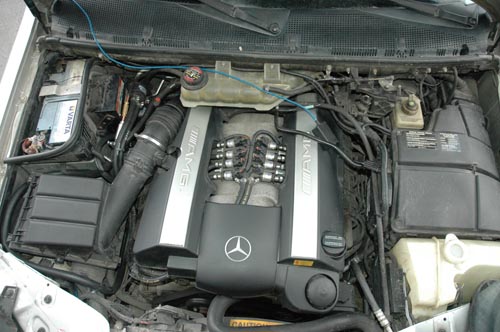 Двигун Mercedes ML55 AMG V8 з розподіленим упорскуванням газу.